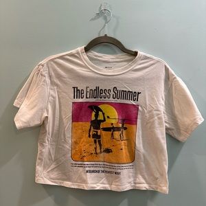 Super cute graphic cropped tee, endless summer!